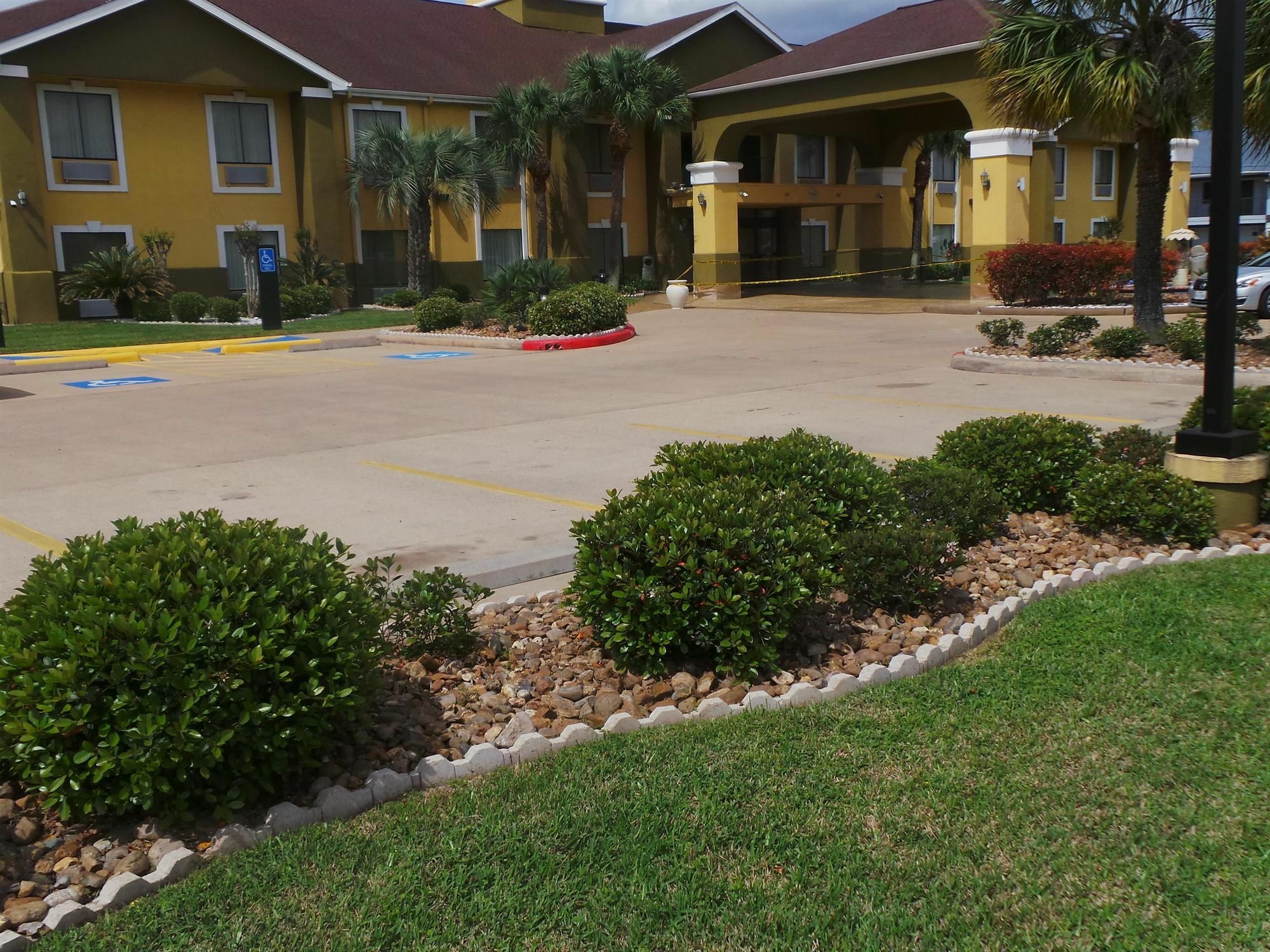 Surestay Plus Hotel By Best Western Alvin Esterno foto